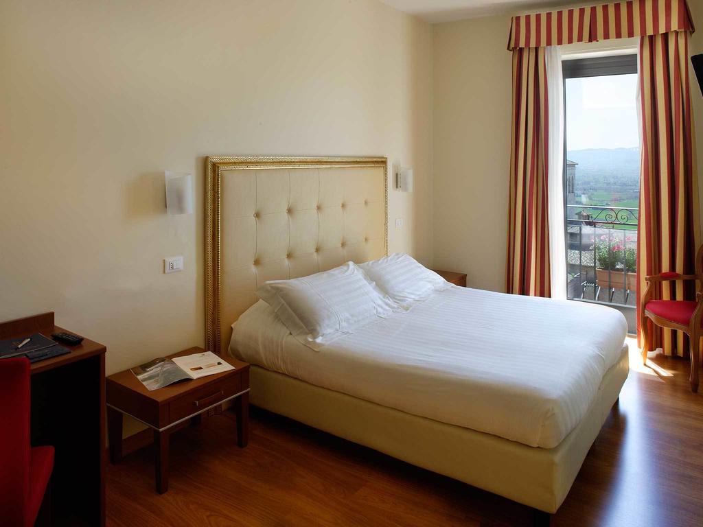 Giotto Hotel & Spa Assisi Oda fotoğraf